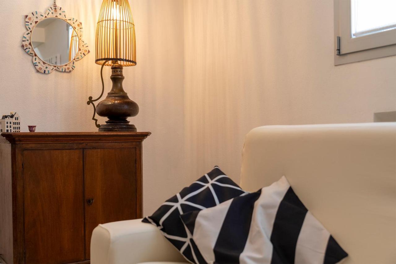 Charming Seafront Apartment With Garden And Patio Fertilia Buitenkant foto