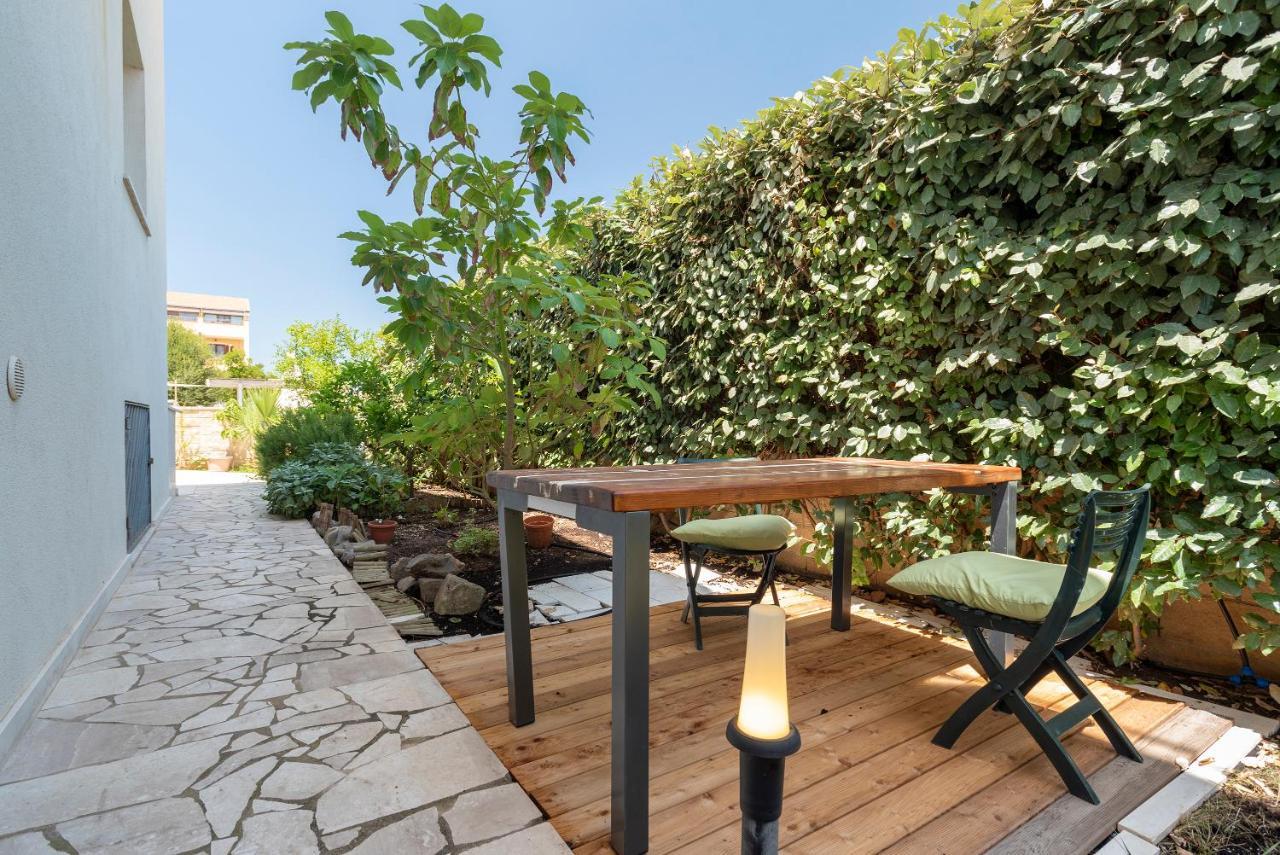 Charming Seafront Apartment With Garden And Patio Fertilia Buitenkant foto