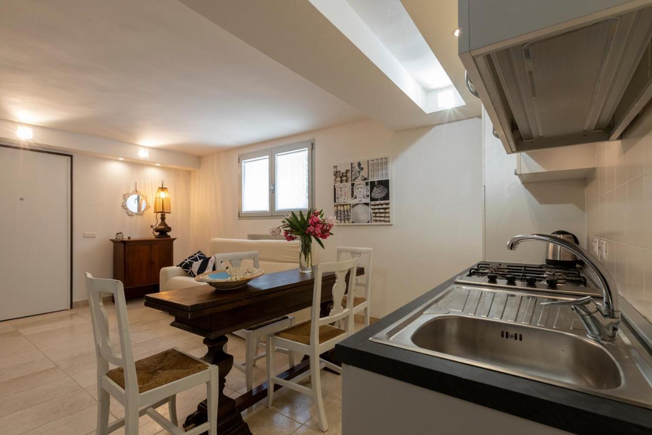 Charming Seafront Apartment With Garden And Patio Fertilia Buitenkant foto