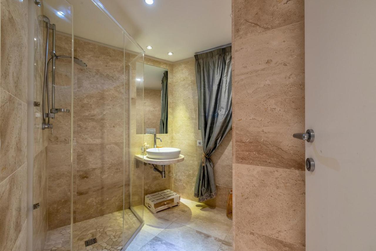 Charming Seafront Apartment With Garden And Patio Fertilia Buitenkant foto