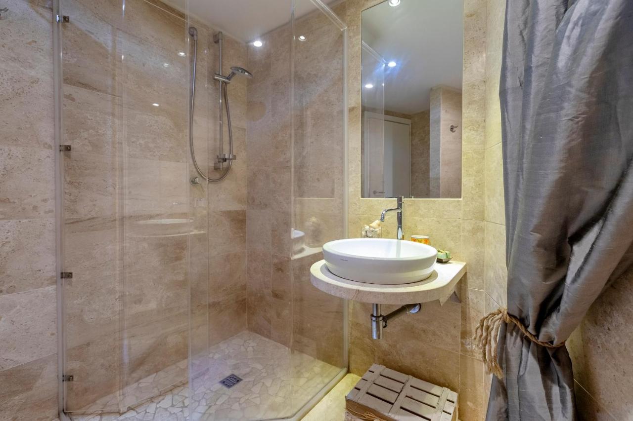 Charming Seafront Apartment With Garden And Patio Fertilia Buitenkant foto